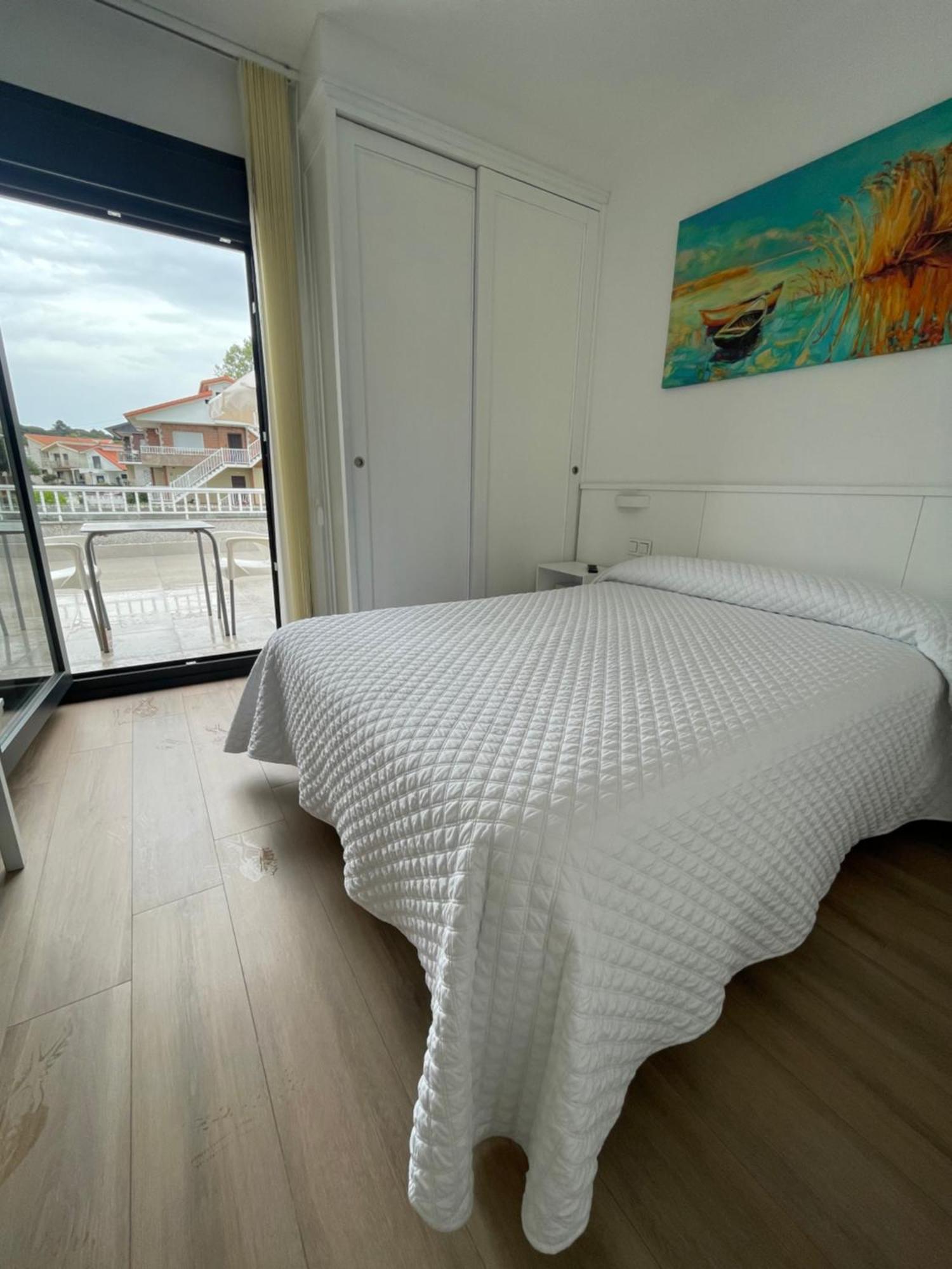 Hostal Montevideo Beachfront Nigran Exterior photo