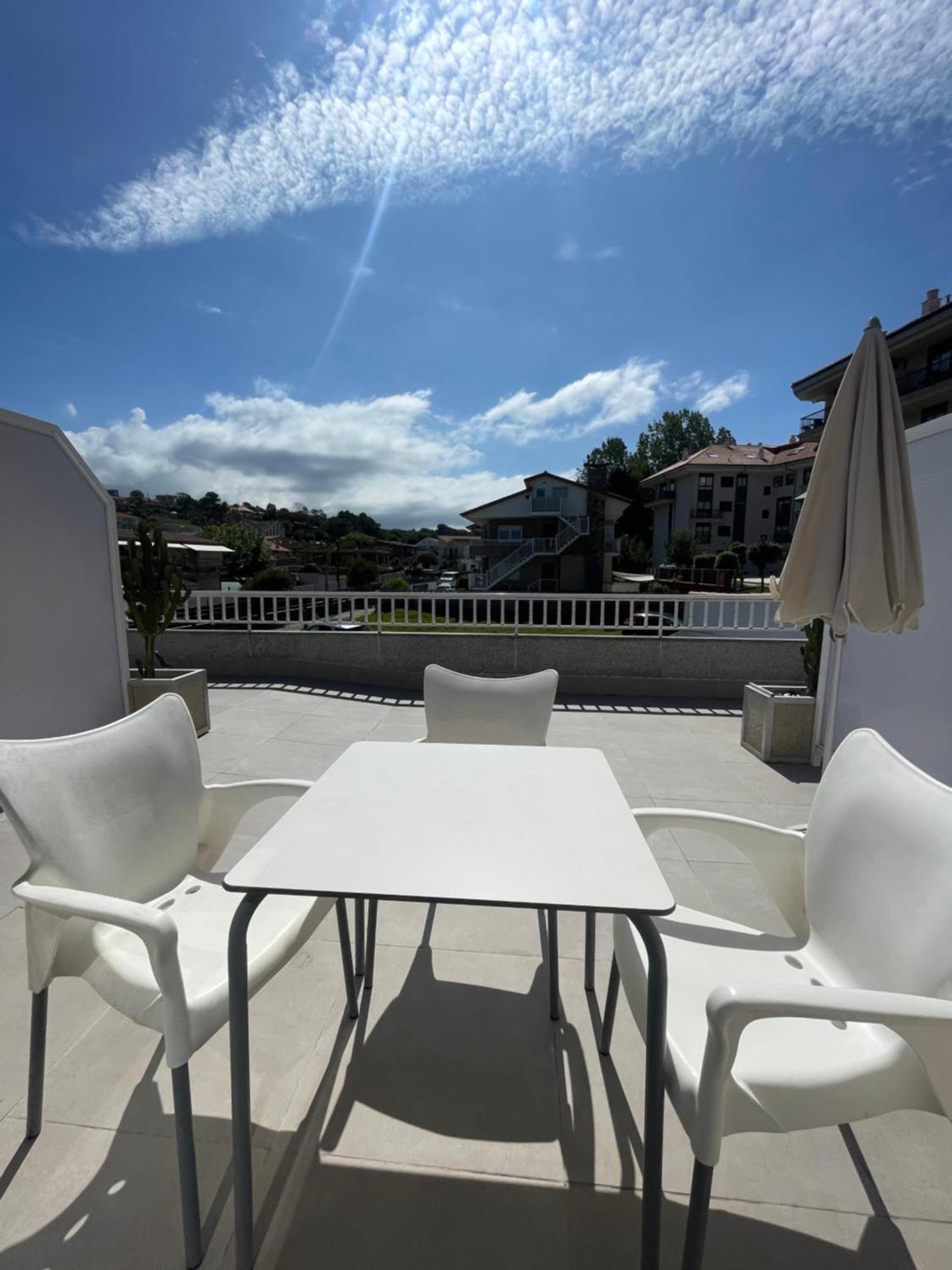 Hostal Montevideo Beachfront Nigran Exterior photo