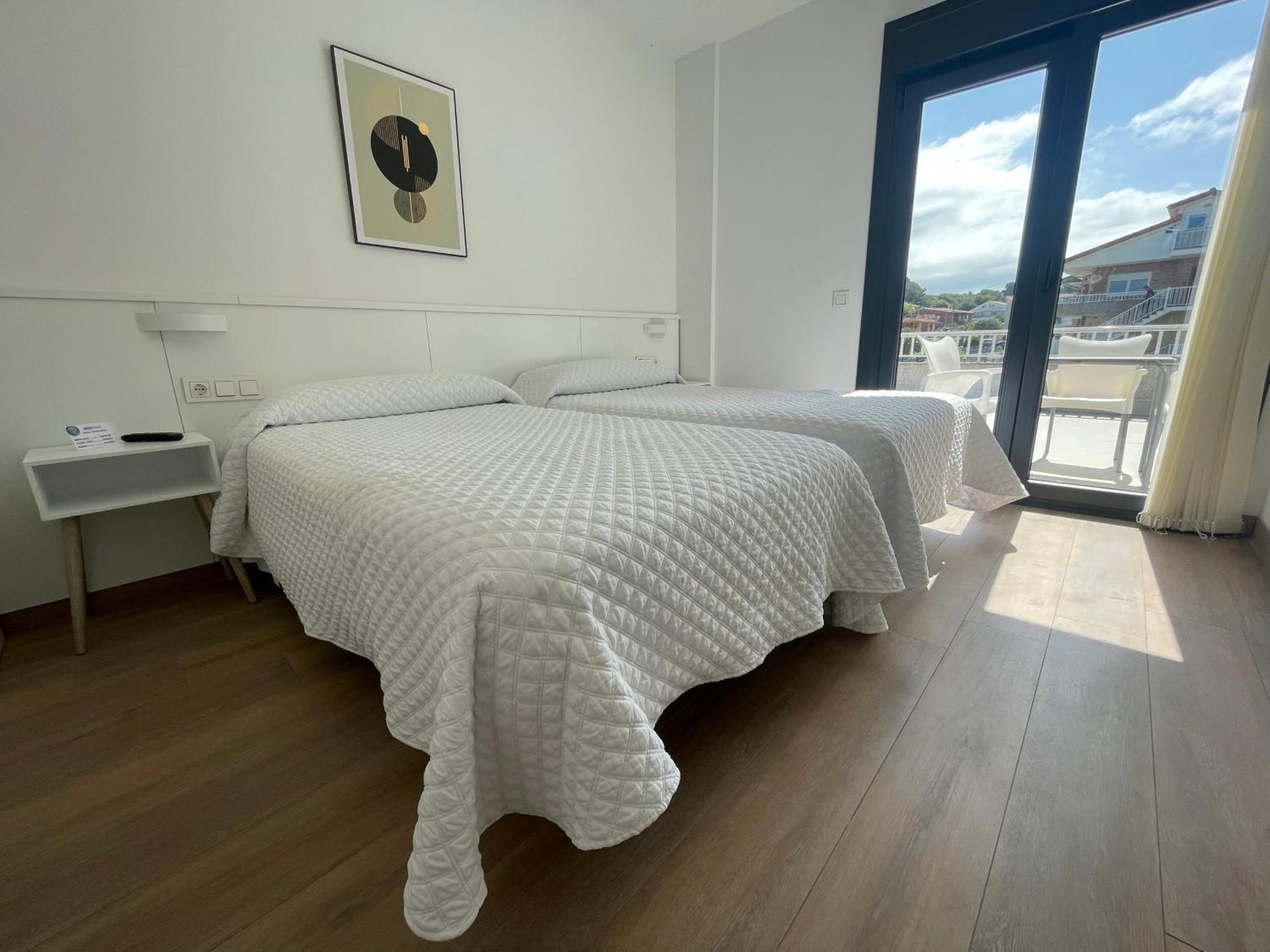 Hostal Montevideo Beachfront Nigran Exterior photo