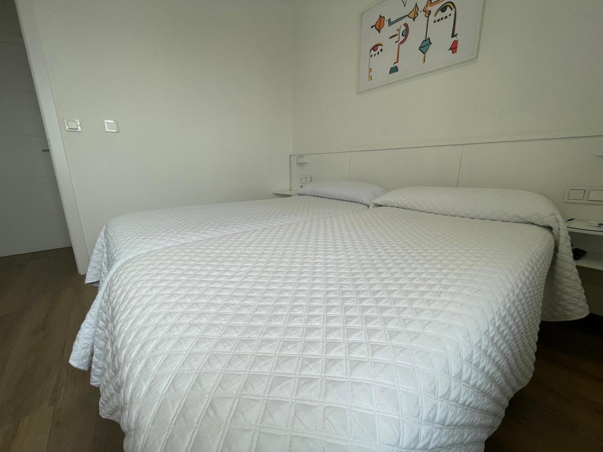 Hostal Montevideo Beachfront Nigran Exterior photo