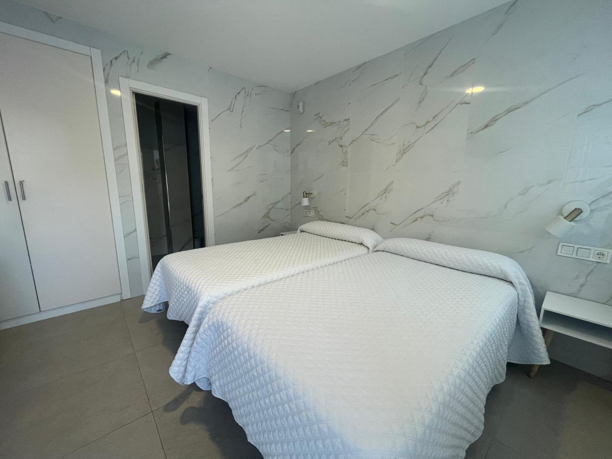 Hostal Montevideo Beachfront Nigran Exterior photo