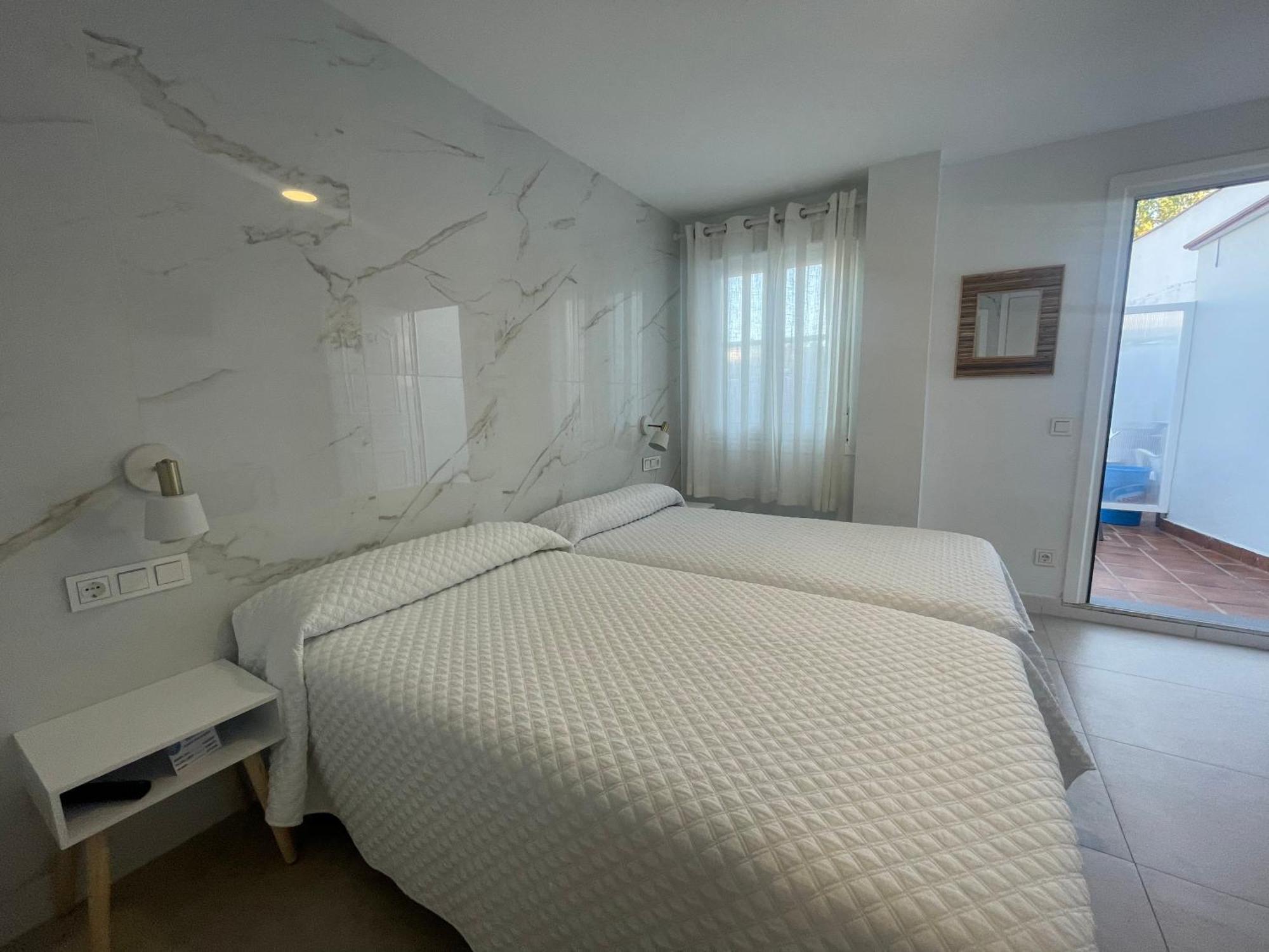 Hostal Montevideo Beachfront Nigran Exterior photo